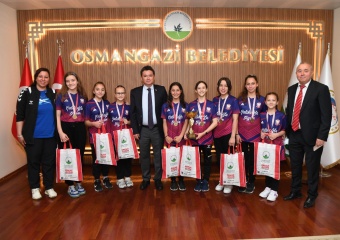 Şampiyon Öğrencilerden Başkan Aydın’a Ziyaret