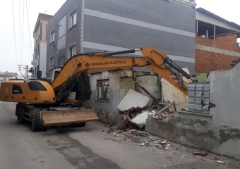 Osmangazi’de 100 Metruk Bina Yıkıldı