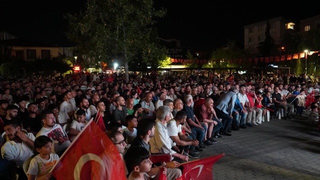 Başkan Aydın, Galibiyet Coşkusunu Vatandaşlarla Birlikte Yaşadı