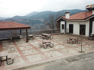 Dağakça Meydan ve Hizmet Binası